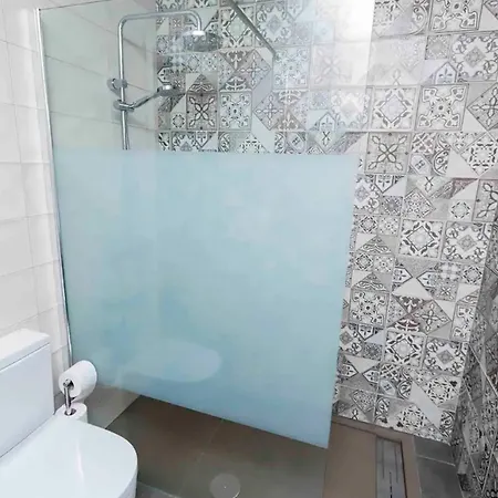 Modern بيت للعطل